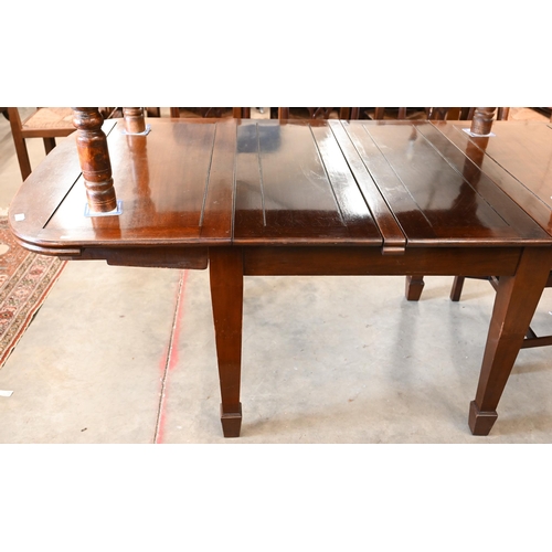 253 - A mahogany draw-leaf extending table on tapering square supports, 195 x 105 x 75 cm high