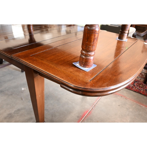 253 - A mahogany draw-leaf extending table on tapering square supports, 195 x 105 x 75 cm high