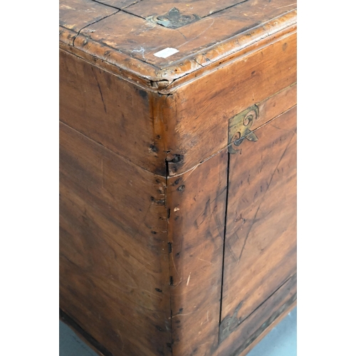 464 - A late 19th century part brass inlaid camphorwood campaign trunk, raised on turned feet, brass handl... 