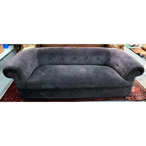 292 - A refurbished traditional Chesterfield sofa, 200 cm wide