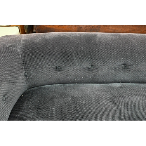 292 - A refurbished traditional Chesterfield sofa, 200 cm wide