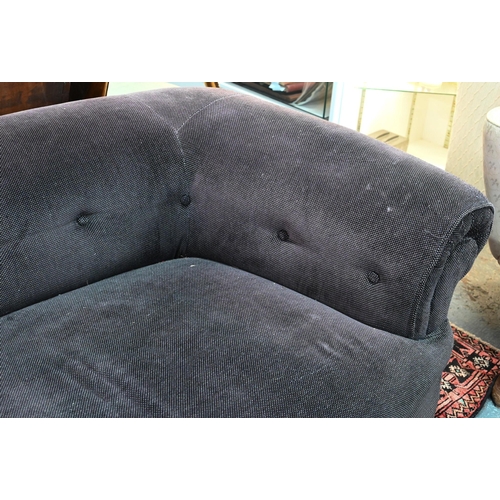 292 - A refurbished traditional Chesterfield sofa, 200 cm wide