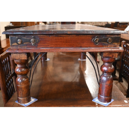 488 - Thakat hardwood coffee table