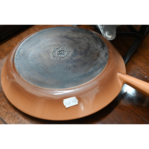 100 - A graduated set of five Le Creuset Coffee Caramel lipped saucepans with covers (on stand) to/w a mat... 