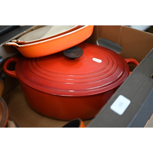 101 - A graduated set of three Le Creuset Flame lipped saucepans with lids, to/w two matching graduated gr... 