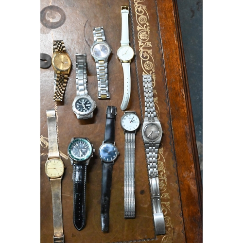 104 - A box of assorted used vintage and later wristwatches including Timex; Seiko; Kinzle; Lorus; Aekonda... 