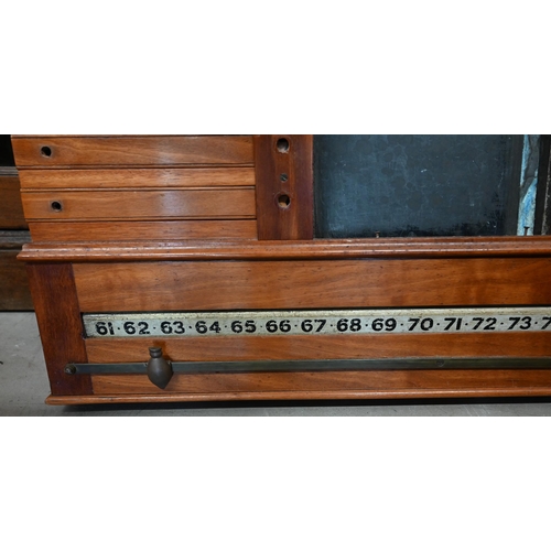 138 - An antique mahogany billiards/snooker scoreboard, 86 cm wide