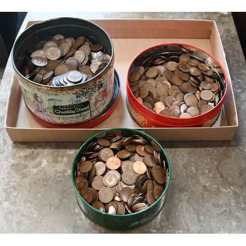 164 - A large collection of copper half pennies, Edward VII-Elizabeth II, in three tins, in excess of 2,20... 