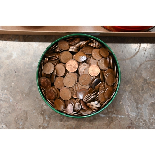 164 - A large collection of copper half pennies, Edward VII-Elizabeth II, in three tins, in excess of 2,20... 