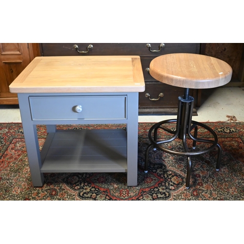 223 - A contemporary revolving studio stool to/with a grey painted painted single drawer beech-top lamp ta... 