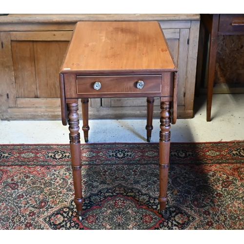 252 - SA Victorian mahogany single drawer Pembroke table, 77 cm x 45 cm x 72 cm h