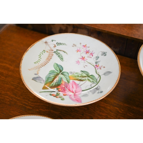 35 - A Victorian china dessert service, comprising three comports and six 23 cm plates and a comport top,... 