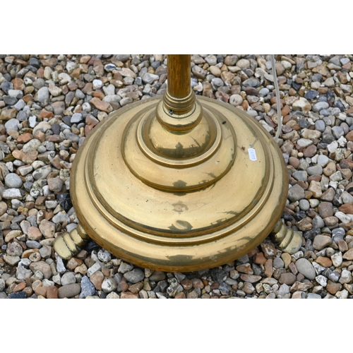 454 - A Victorian brass rise and fall lamp (converted)