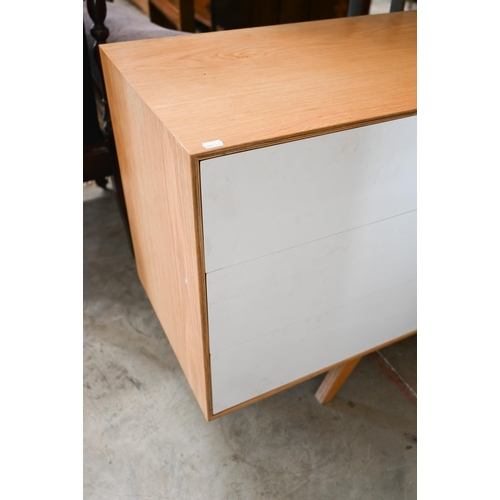 477 - A large modern sideboard with three drawers and two cupboards, 200cm wide