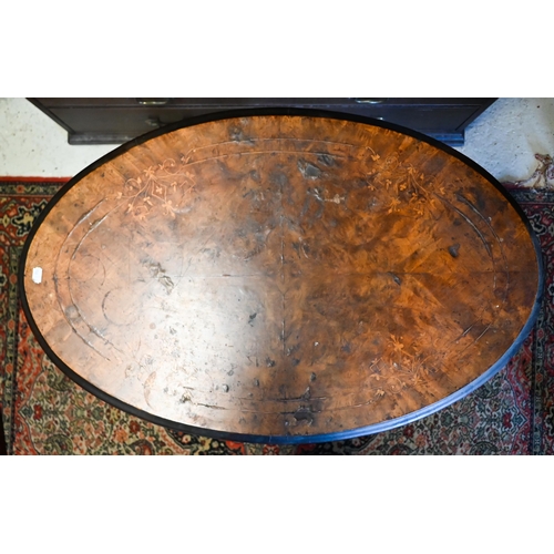 521 - A Victorian walnut loo table with marquetry top, on four-pillar base 87 x 55cm