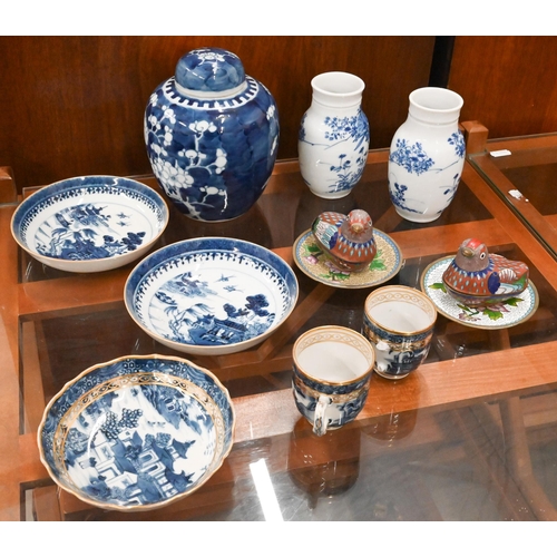 64 - A pair of early 19th century Chinese blue and white saucer-dishes 14 cm to/w two similar coffee cups... 