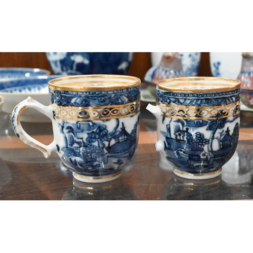 64 - A pair of early 19th century Chinese blue and white saucer-dishes 14 cm to/w two similar coffee cups... 