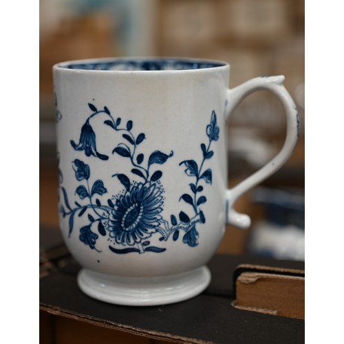 36 - A First Period Worcester blue and white floral-printed pint mug (a/f) to/w an Edwardian Copeland Spo... 