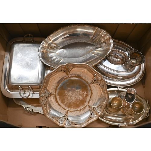 485 - A small Edwardian silver cream jug and a silver ashtray, to/w various ep wares including entré... 