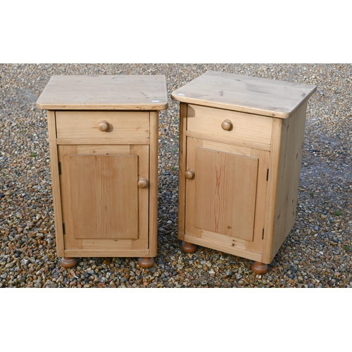 138 - A pair of pine bedside cabinets, 46 cm wide x 38 cm deep x 70 cm high (2)