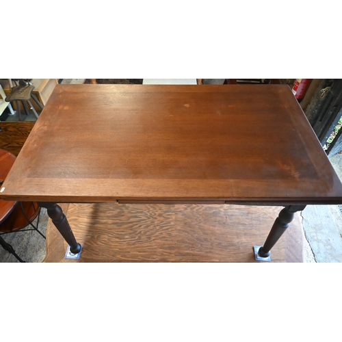 143 - An oak extending draw leaf dining table on darker stained base with turned legs, 244 x 85 x 77 cm hi... 