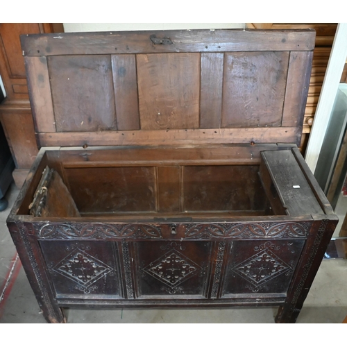 32 - An antique panelled oak coffer (a/f, and with missing base), 118 cm wide x 50 cm deep x 70 cm high