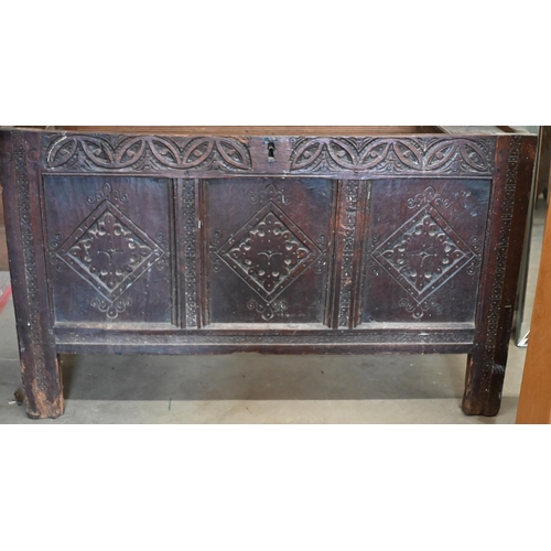 32 - An antique panelled oak coffer (a/f, and with missing base), 118 cm wide x 50 cm deep x 70 cm high