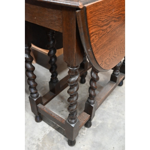 38 - An early 20th century oak drop leaf table on barleytwist gateleg action base, 105 x 75 x 74 cm high