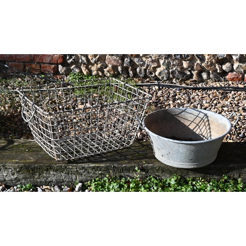 424 - A galvanised garden bath planter 84 cm wide to/w pair of bucket planters, watering can, two oyster b... 