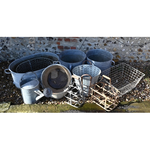 424 - A galvanised garden bath planter 84 cm wide to/w pair of bucket planters, watering can, two oyster b... 