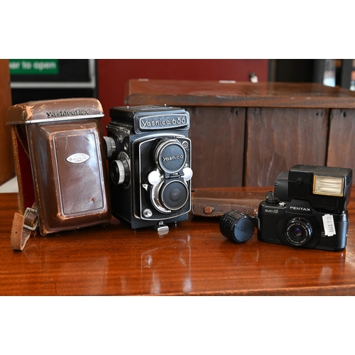 431 - A Yashica 635 twin lens reflex camera in leather case with accessories, to/w an Asahi Pentax Auto 11... 