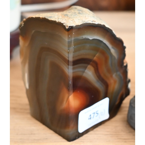 475 - A fossil fern slab 18 x 16 cm overall, to/w a segment of agate with polished inner surfaces (2)