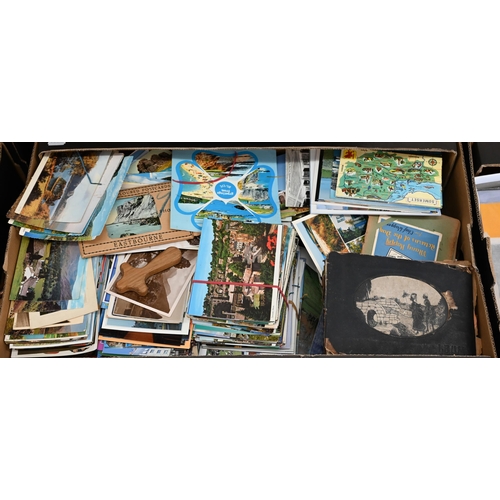 482 - A large quantity of postcards - mostly post-war topography, but including a small album of earlier i... 