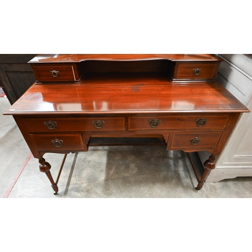 7 - An Edwardian walnut inlaid dressing table, the raised back with levelled triptych mirror, on slender... 