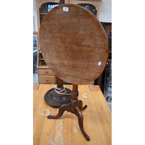 89 - Victorian mahogany circular tilt-top occasional table 55 cm diam x 66 cm high to/w turned and fluted... 