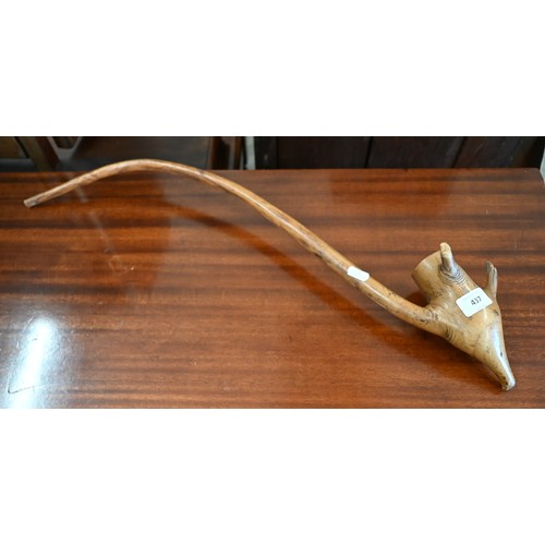 437 - An antique wooden large smoking pipe, 65 cm