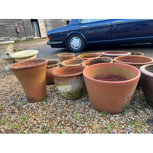 425A - A quantity of mostly terracotta garden planters including two Yorkshire Flowerpots examples, various... 