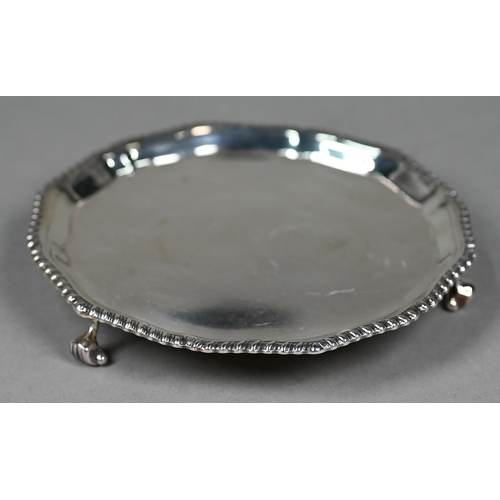 102 - A silver card salver with gadrooned rim and scroll feet, D & J Wellby Ltd, London 1924, 5.4oz, 1... 