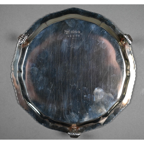 102 - A silver card salver with gadrooned rim and scroll feet, D & J Wellby Ltd, London 1924, 5.4oz, 1... 