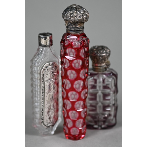 105 - An unusual 19th Century cut glass scent flask, incorporating an unmarked silver toothpick-holder wit... 