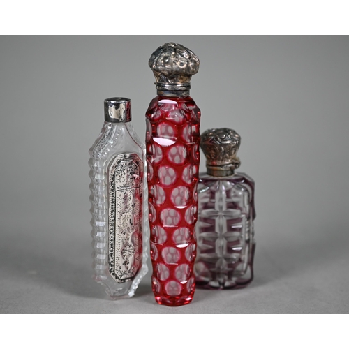 105 - An unusual 19th Century cut glass scent flask, incorporating an unmarked silver toothpick-holder wit... 