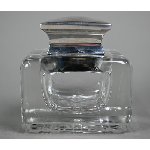 109 - An Edwardian cut and polished glass square inkwell with silver collar and cover, John Grinsell &... 