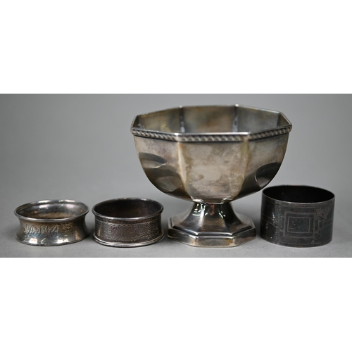 114 - An octagonal stemmed silver bowl, to/w two cased sets of teaspoons, two other spoons and three napki... 