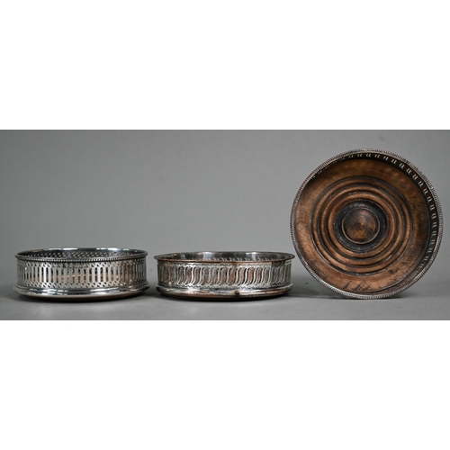 128 - An antique pair of plated on copper wine coasters with pierced sides and turned wood bases, to/w a s... 