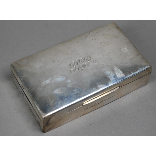 167 - An Art Deco style cigarette box with engine-turned decoration, W.D. Pritchard, Birmingham 1954, 16.5... 