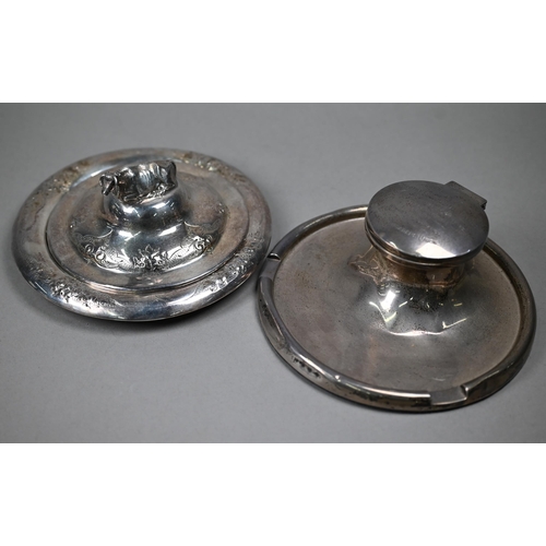 172 - A loaded silver inkwell of eccentric capstan form, A.& J. Zimmerman, Birmingham 1928/Dublin impo... 