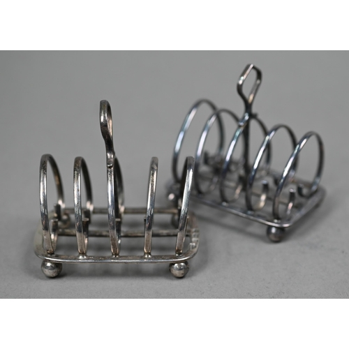 174 - A pair of late Victorian small silver toast-racks with heart-shaped divisions and ball feet, Atkin B... 