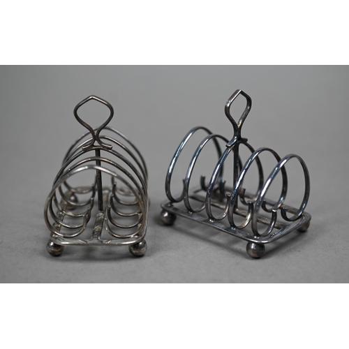 174 - A pair of late Victorian small silver toast-racks with heart-shaped divisions and ball feet, Atkin B... 