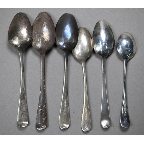 189 - Various Georgian and later silver teaspoons, tongs, etc., 5.1oz