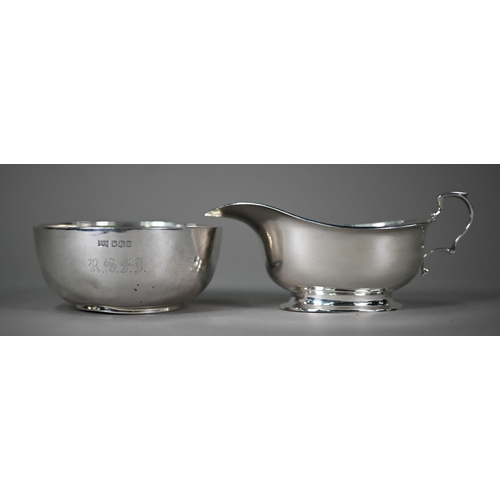 192 - A silver sauce boat with scroll handles, Sheffield 1923, to/w a plain bowl, Birmingham 1922 (2), 7.8... 